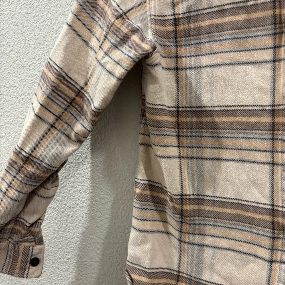 Patagonia Striped Shirt in Beige and Blue flannel used good conditions - Picture 5 of 9